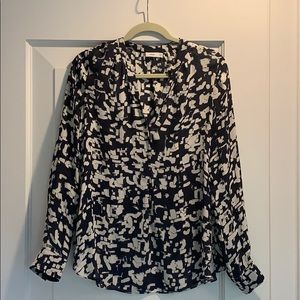 VINCE • CONFETTI PRINT SILK POPOVER BLOUSE •